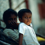 Einheimischer Junge mit seiner Mutter, Lhaviyani Atoll © Wolfgang Herath